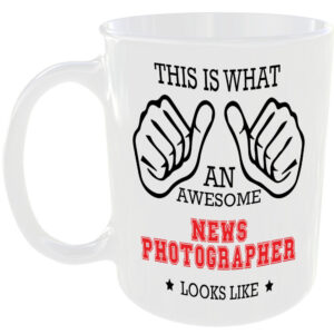 THIS IS WHAT AN AWESOME NEWS PHOTOGRAPHER LOOKS LIKE MUG IDEAL GIFT CUP FOR WORK JOB CAREER